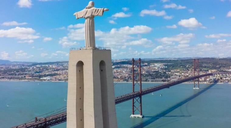 Over The Rainbow Almada Exterior photo